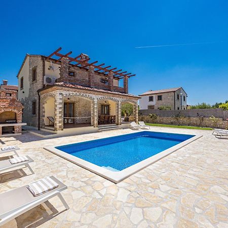 Villa Brioni With Pool By Rentistra Cabrunici Esterno foto