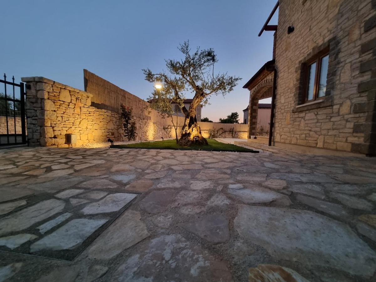 Villa Brioni With Pool By Rentistra Cabrunici Esterno foto