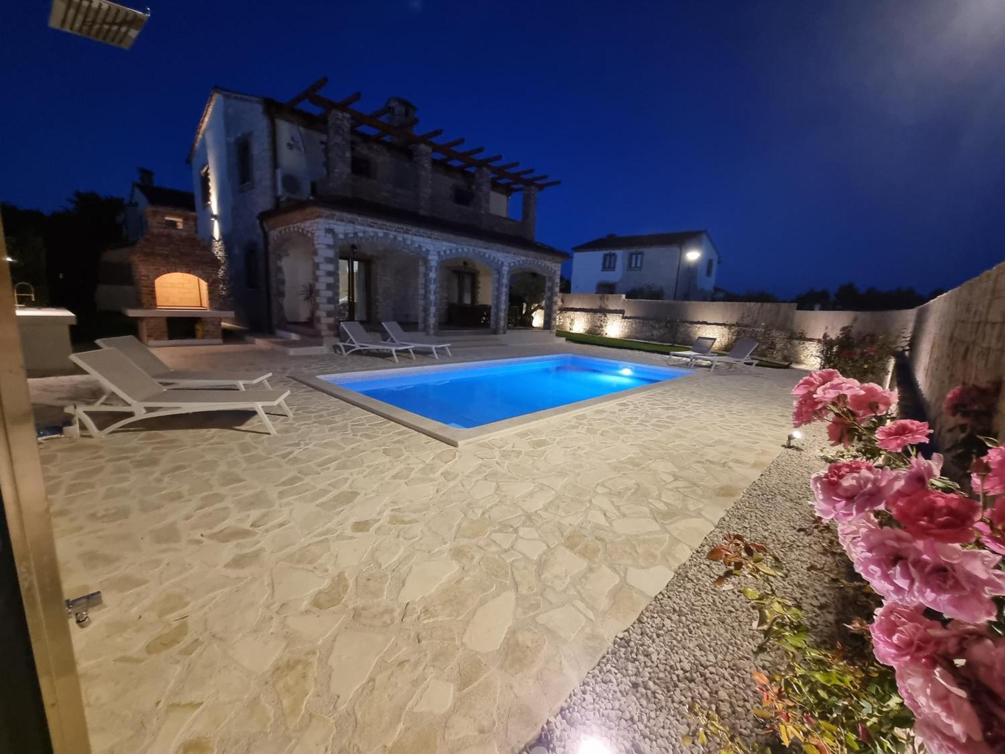 Villa Brioni With Pool By Rentistra Cabrunici Esterno foto