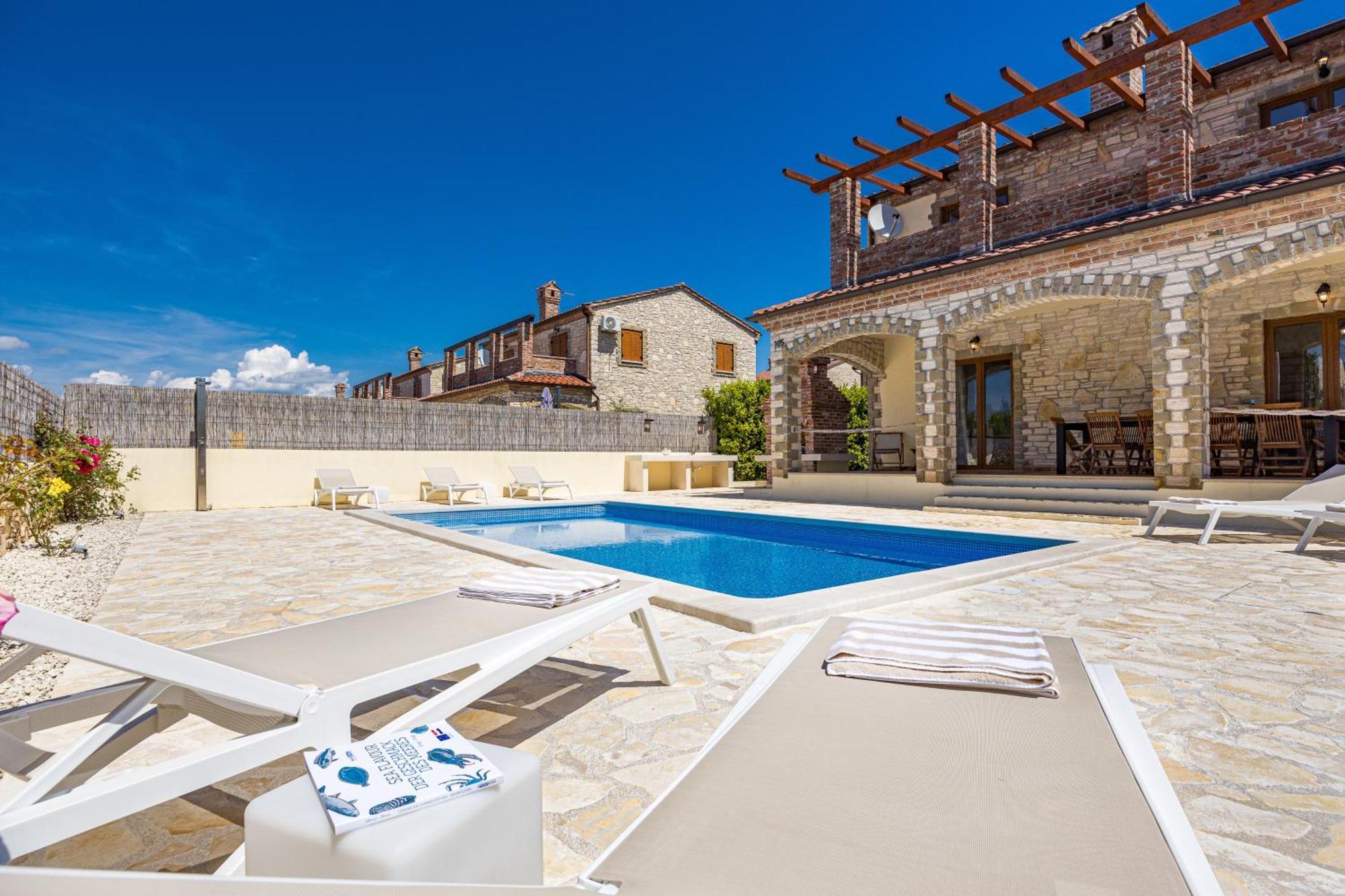 Villa Brioni With Pool By Rentistra Cabrunici Esterno foto