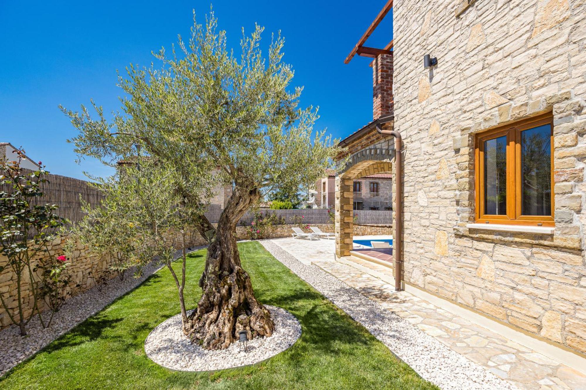 Villa Brioni With Pool By Rentistra Cabrunici Esterno foto